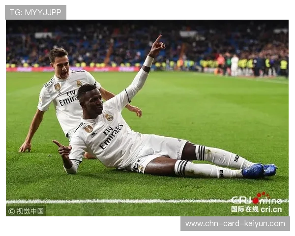 维尼修斯一脚斜传直指前点,皇马把握住破门机会