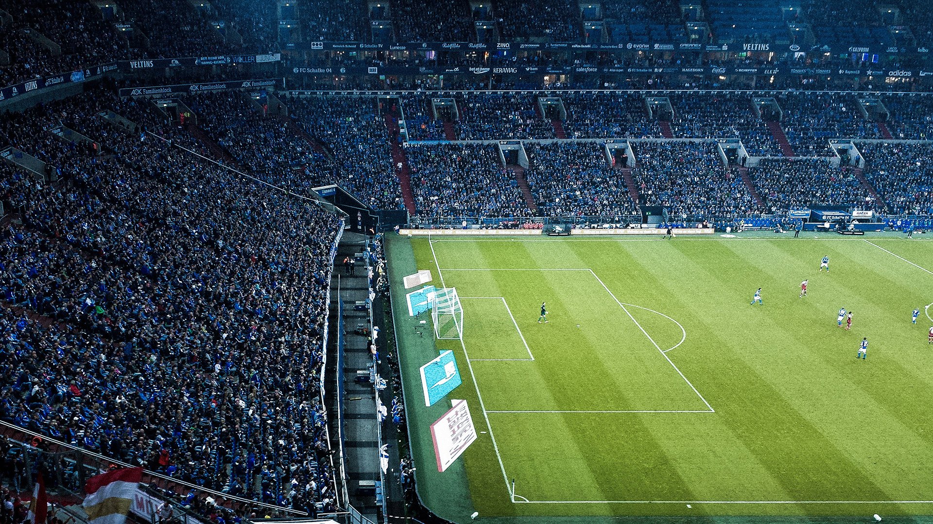 “听障青少年足球计划启动赛” 场边用旗语与灯光指令